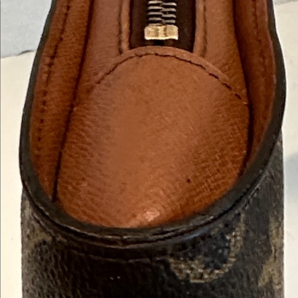 Louis Vuitton Monogram Pochette Orsay Clutch 
Date Code AR0997
9” x 7” x 2” - Picture 6 of 13